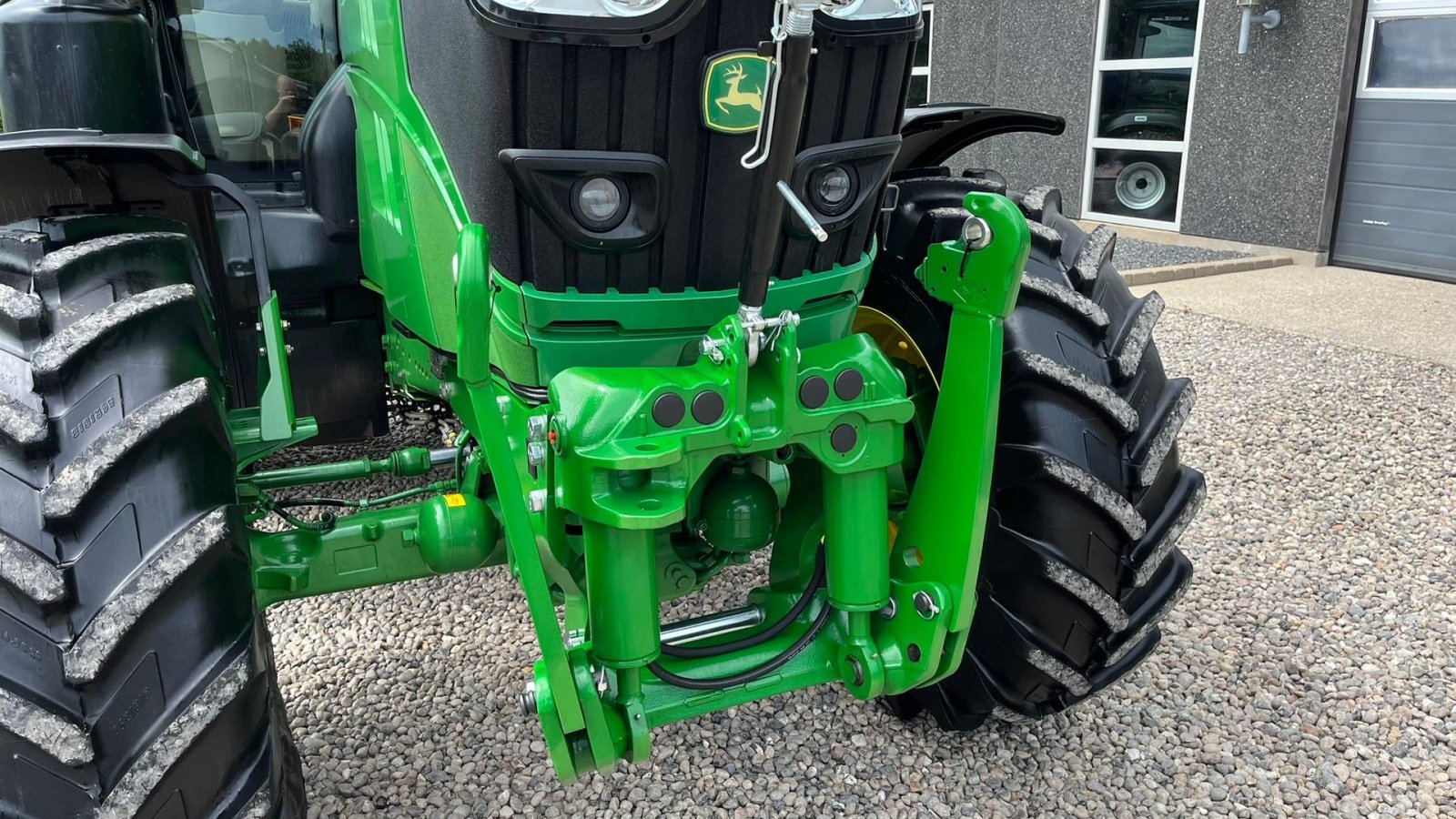 Traktor of the type John Deere 6135R Krybegear, frontlift, TLS Affjedret foraksel og affjedret kabine samt luft anlæg, Gebrauchtmaschine in Lintrup (Picture 19)