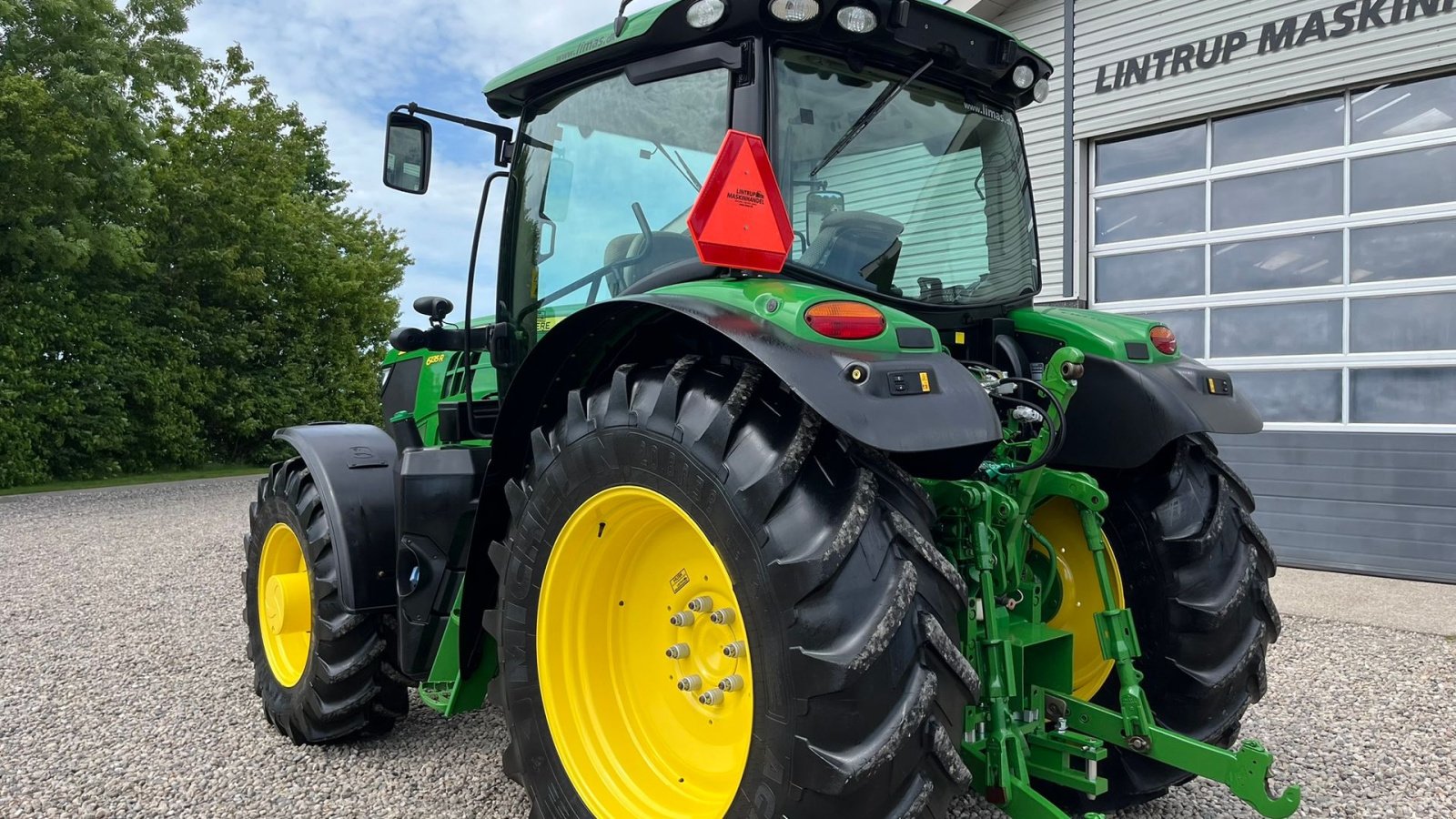 Traktor of the type John Deere 6135R Krybegear, frontlift, TLS Affjedret foraksel og affjedret kabine samt luft anlæg, Gebrauchtmaschine in Lintrup (Picture 12)