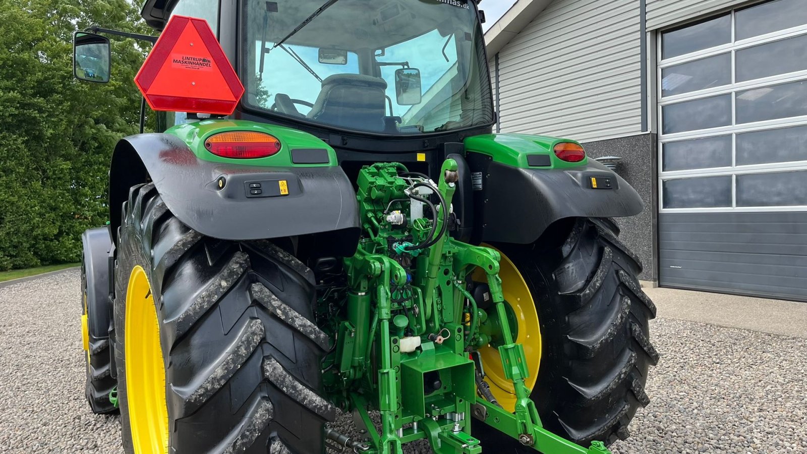 Traktor of the type John Deere 6135R Krybegear, frontlift, TLS Affjedret foraksel og affjedret kabine samt luft anlæg, Gebrauchtmaschine in Lintrup (Picture 3)