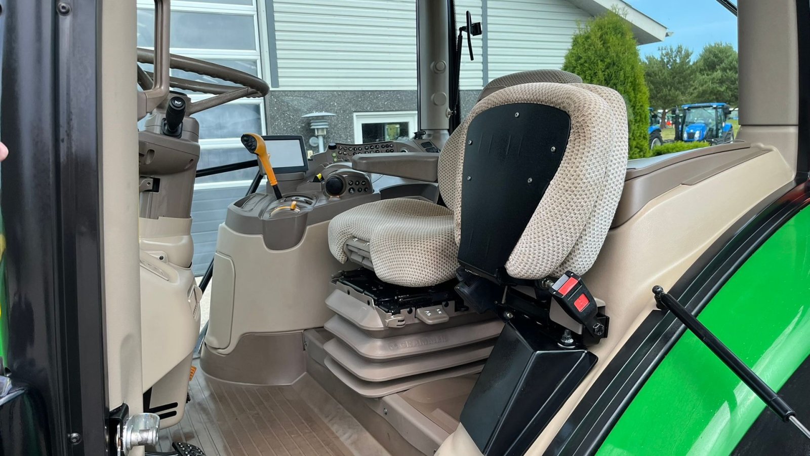 Traktor vrste John Deere 6135R Krybegear, frontlift, TLS Affjedret foraksel og affjedret kabine samt luft anlæg, Gebrauchtmaschine v Lintrup (Slika 5)