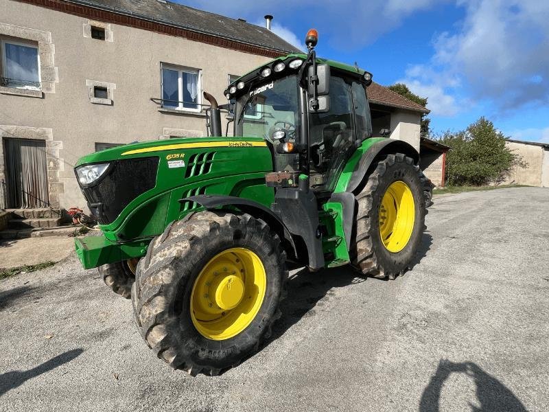 Traktor typu John Deere 6135R, Gebrauchtmaschine v LE PONT CHRETIEN (Obrázek 2)