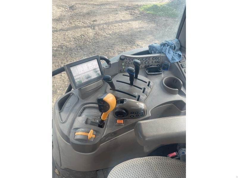 Traktor des Typs John Deere 6135R, Gebrauchtmaschine in SAINT GENEST D'AMBIERE (Bild 5)