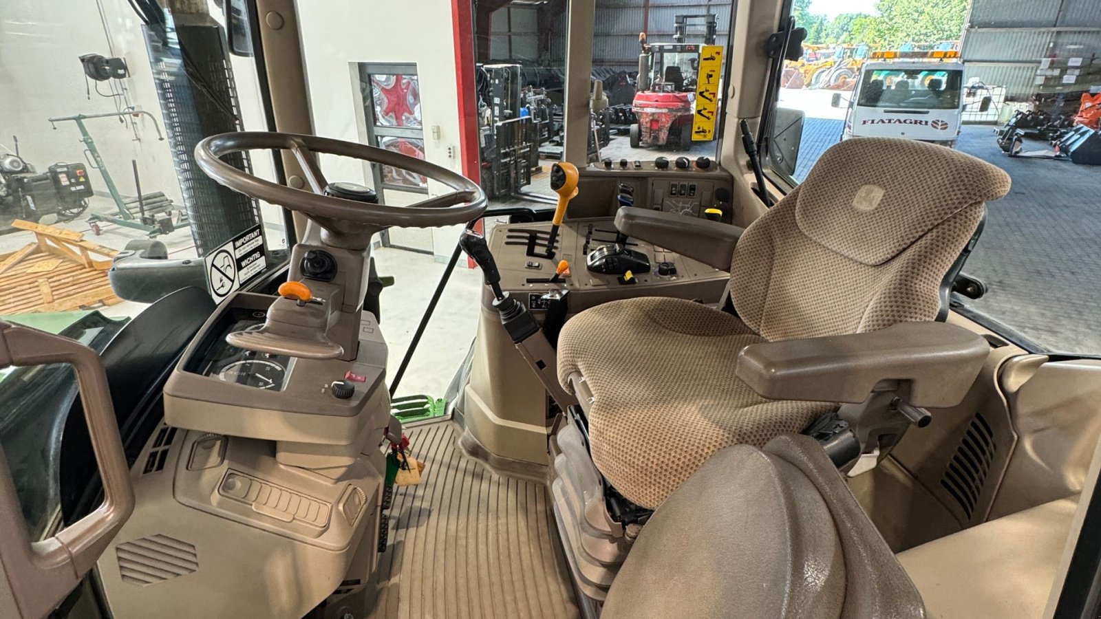 Traktor of the type John Deere 6140M MED TLS AFFJEDRET FORAKSEL, Gebrauchtmaschine in Nørager (Picture 18)