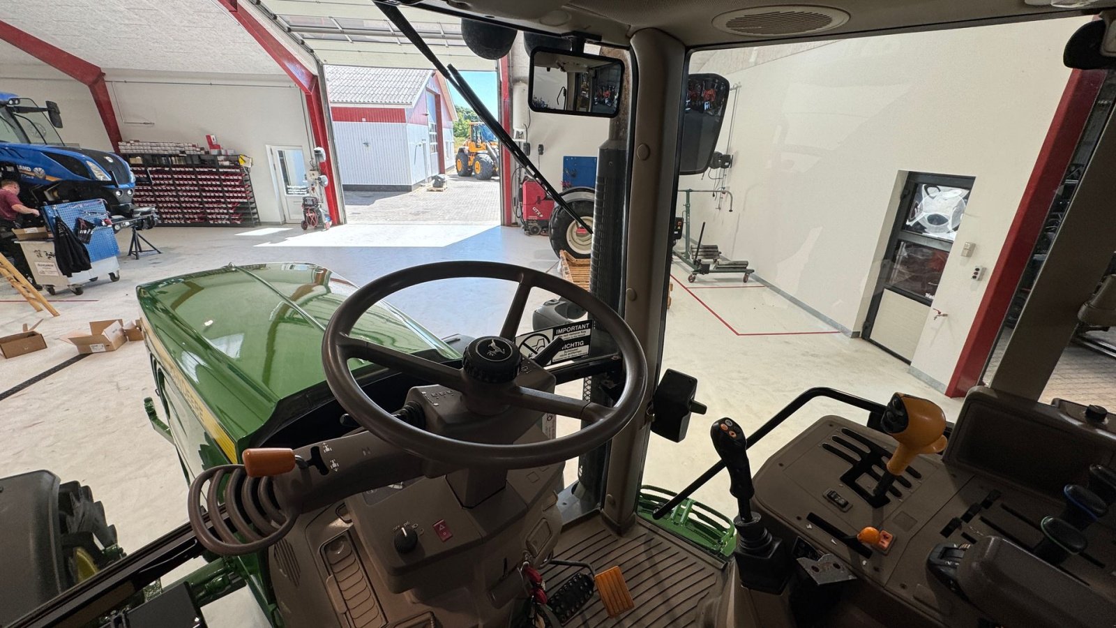 Traktor of the type John Deere 6140M MED TLS AFFJEDRET FORAKSEL, Gebrauchtmaschine in Nørager (Picture 22)