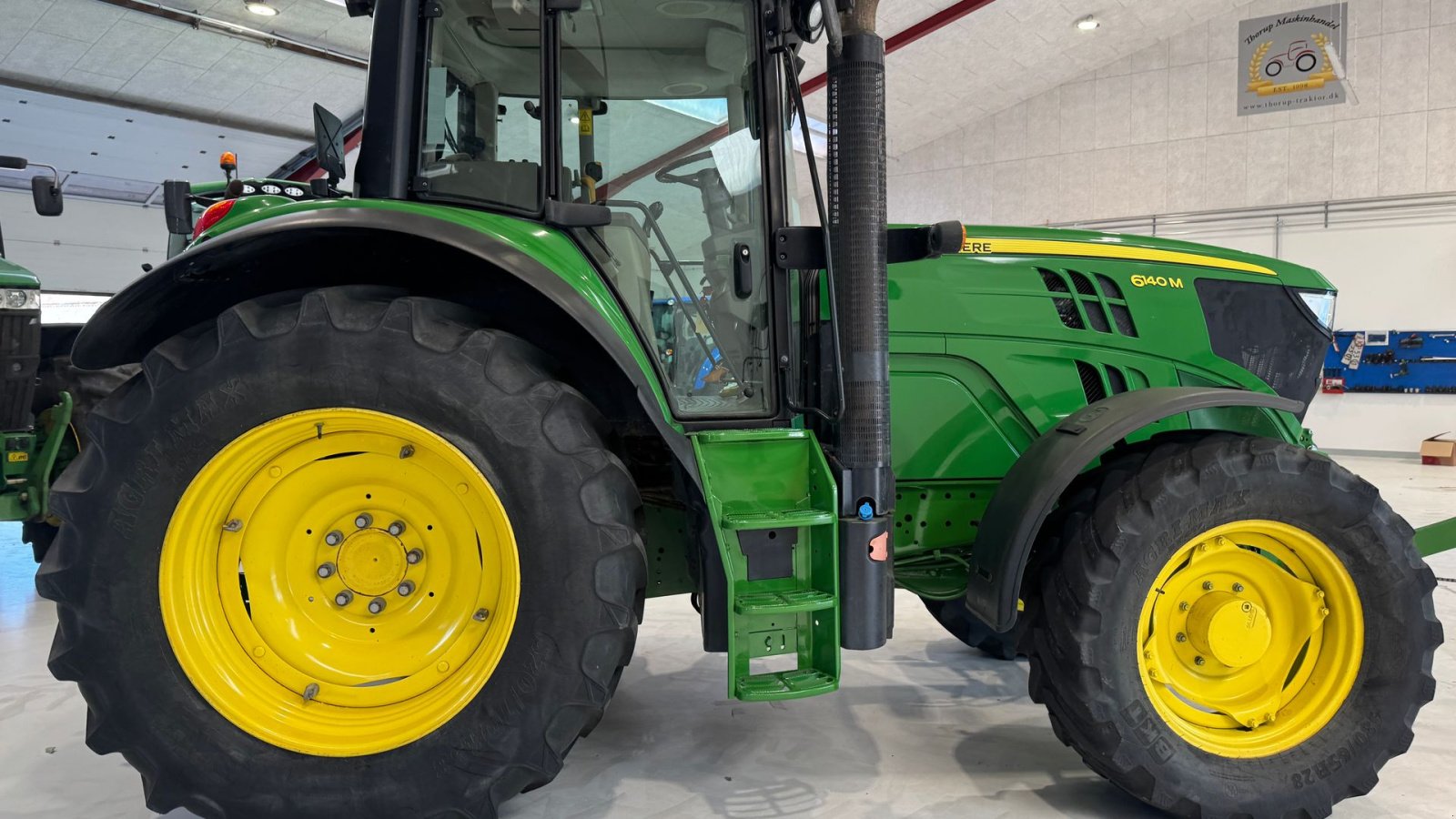 Traktor of the type John Deere 6140M MED TLS AFFJEDRET FORAKSEL, Gebrauchtmaschine in Nørager (Picture 11)
