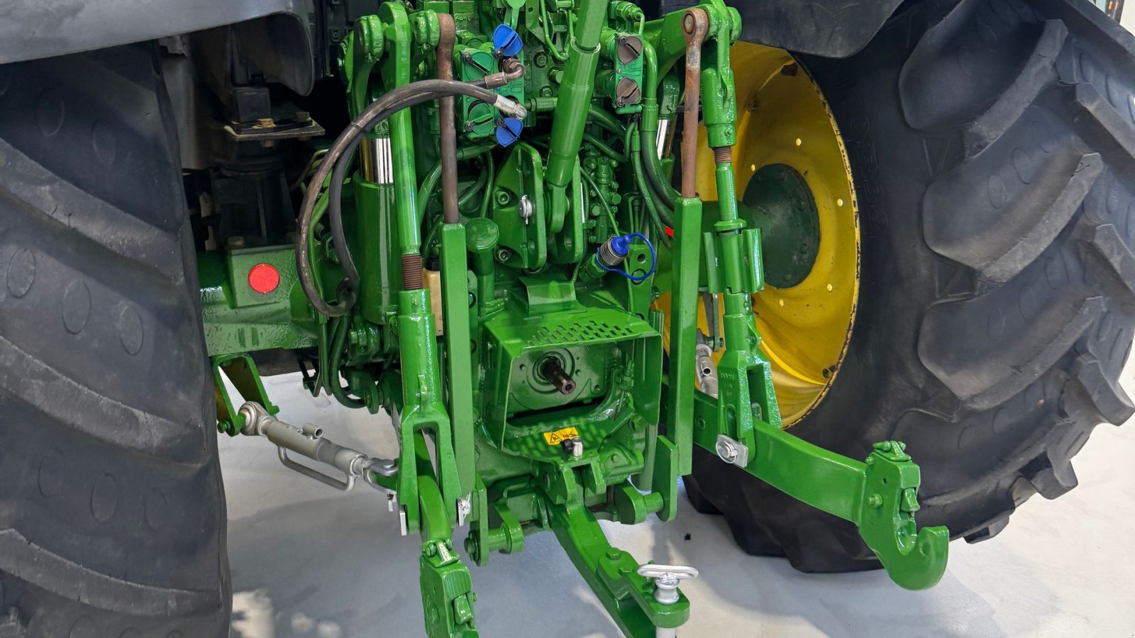 Traktor of the type John Deere 6140M MED TLS AFFJEDRET FORAKSEL, Gebrauchtmaschine in Nørager (Picture 16)