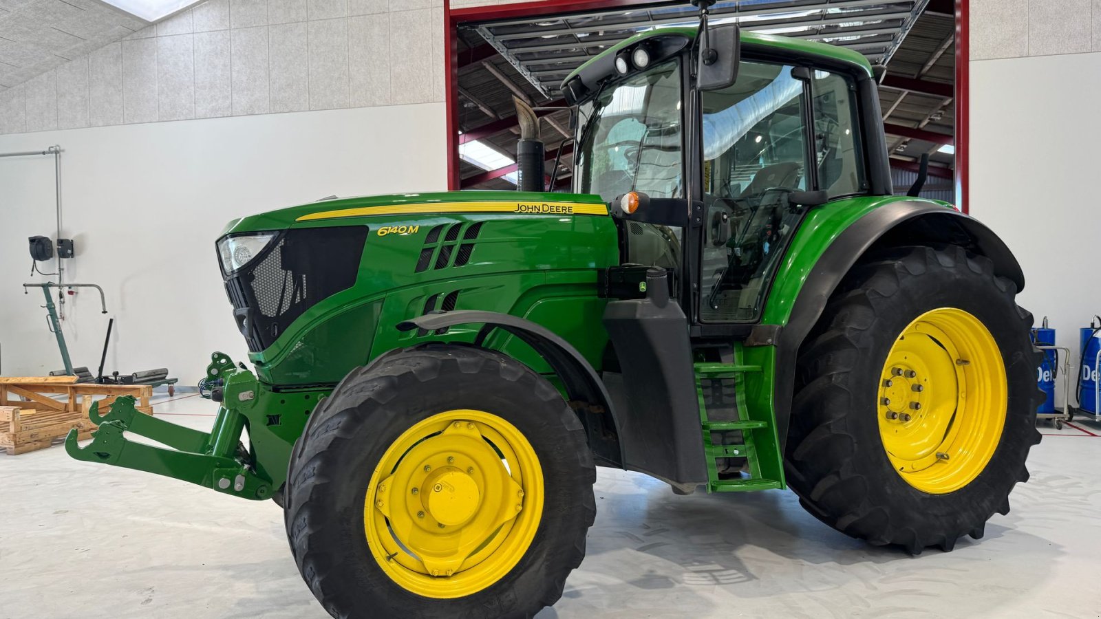 Traktor of the type John Deere 6140M MED TLS AFFJEDRET FORAKSEL, Gebrauchtmaschine in Nørager (Picture 2)