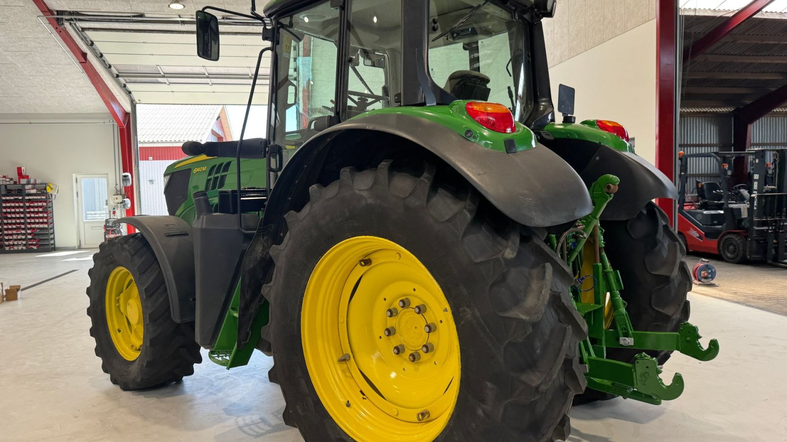 Traktor of the type John Deere 6140M MED TLS AFFJEDRET FORAKSEL, Gebrauchtmaschine in Nørager (Picture 7)