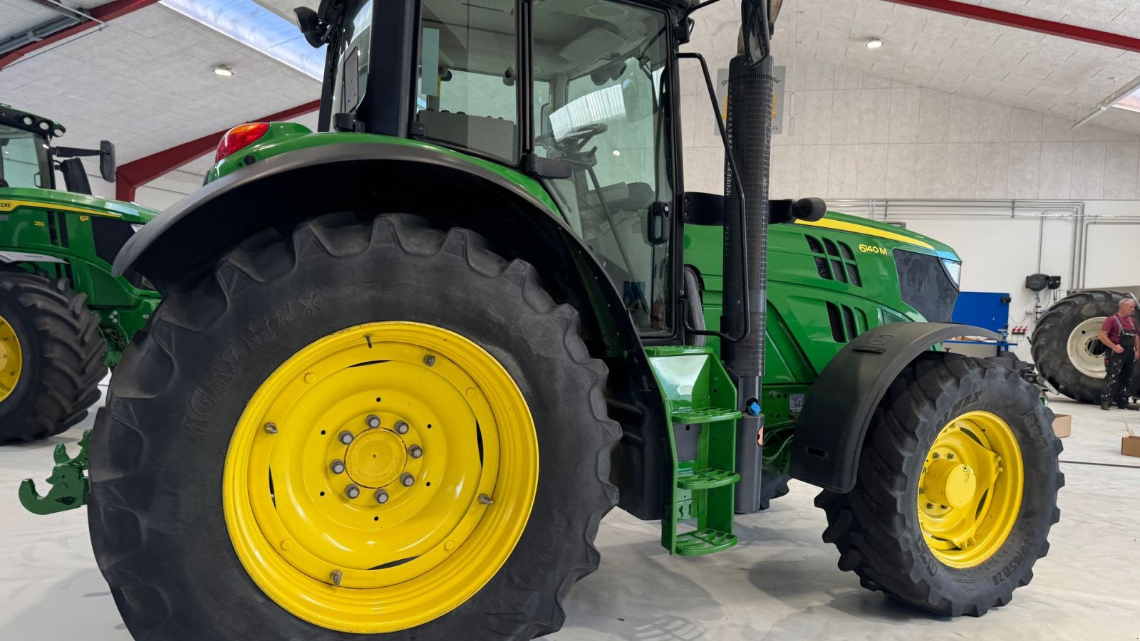 Traktor of the type John Deere 6140M MED TLS AFFJEDRET FORAKSEL, Gebrauchtmaschine in Nørager (Picture 12)