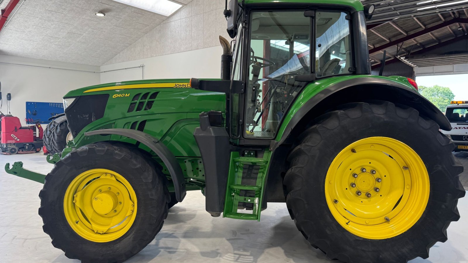 Traktor of the type John Deere 6140M MED TLS AFFJEDRET FORAKSEL, Gebrauchtmaschine in Nørager (Picture 4)