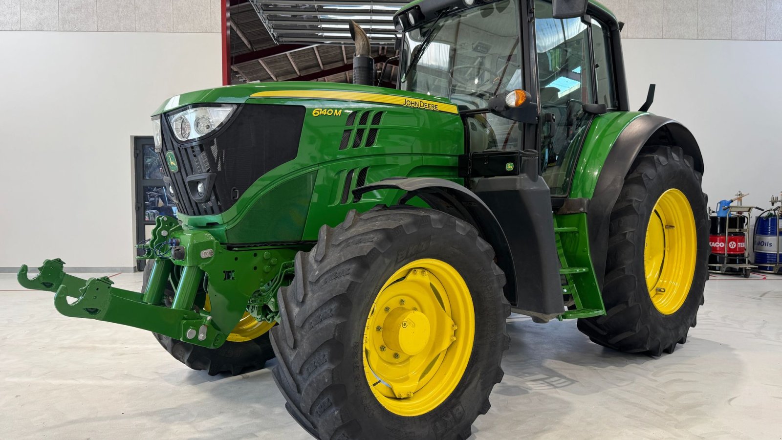 Traktor of the type John Deere 6140M MED TLS AFFJEDRET FORAKSEL, Gebrauchtmaschine in Nørager (Picture 1)