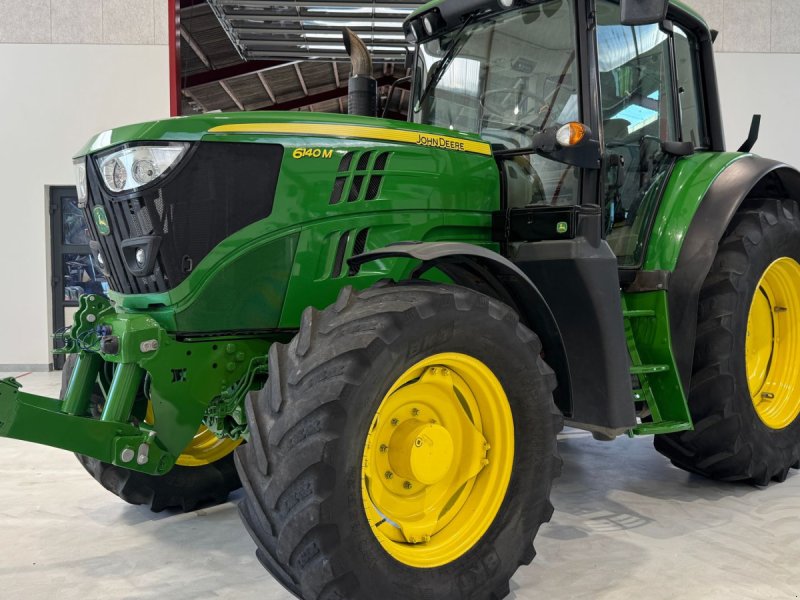 Traktor del tipo John Deere 6140M MED TLS AFFJEDRET FORAKSEL, Gebrauchtmaschine In Nørager (Immagine 1)