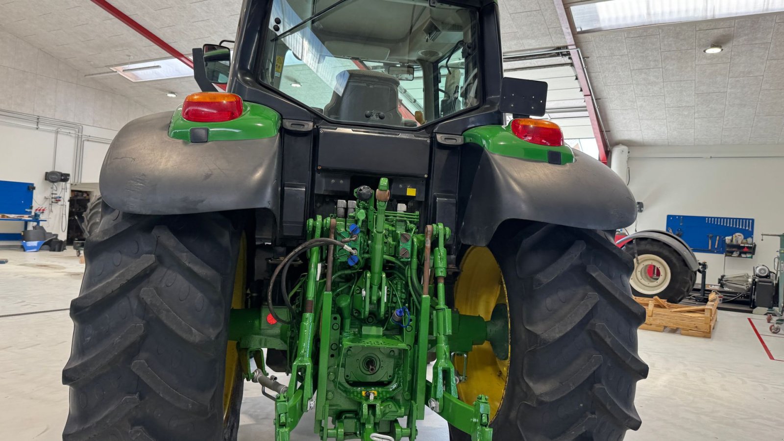 Traktor of the type John Deere 6140M MED TLS AFFJEDRET FORAKSEL, Gebrauchtmaschine in Nørager (Picture 15)