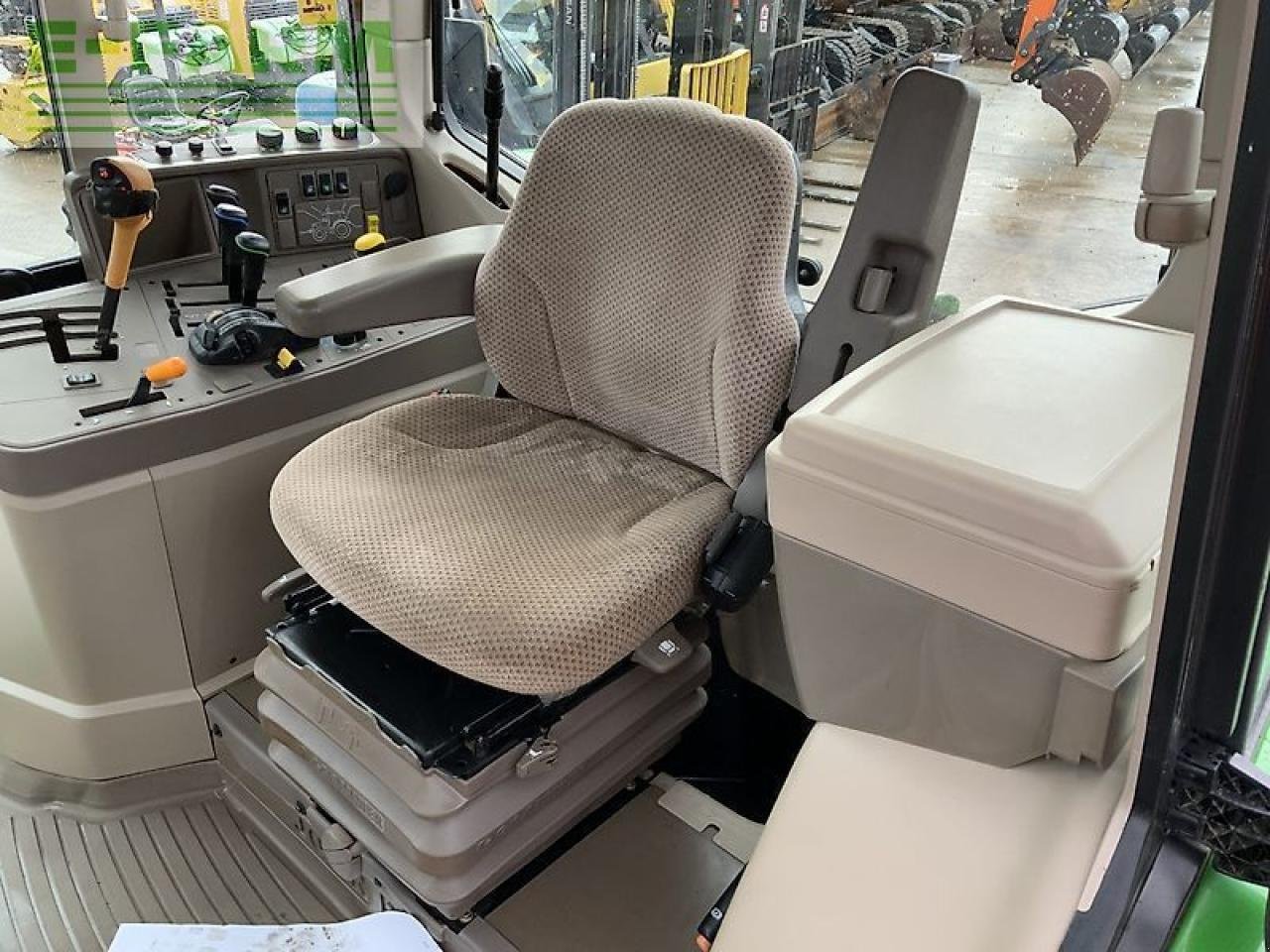 Traktor от тип John Deere 6140m tractor (st24770), Gebrauchtmaschine в SHAFTESBURY (Снимка 17)