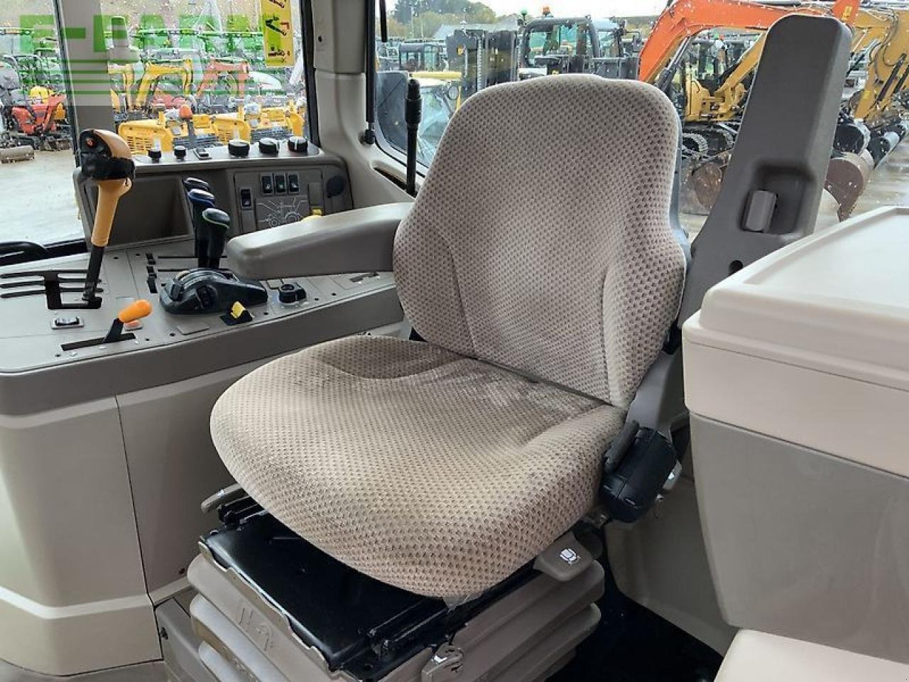 Traktor от тип John Deere 6140m tractor (st24770), Gebrauchtmaschine в SHAFTESBURY (Снимка 18)