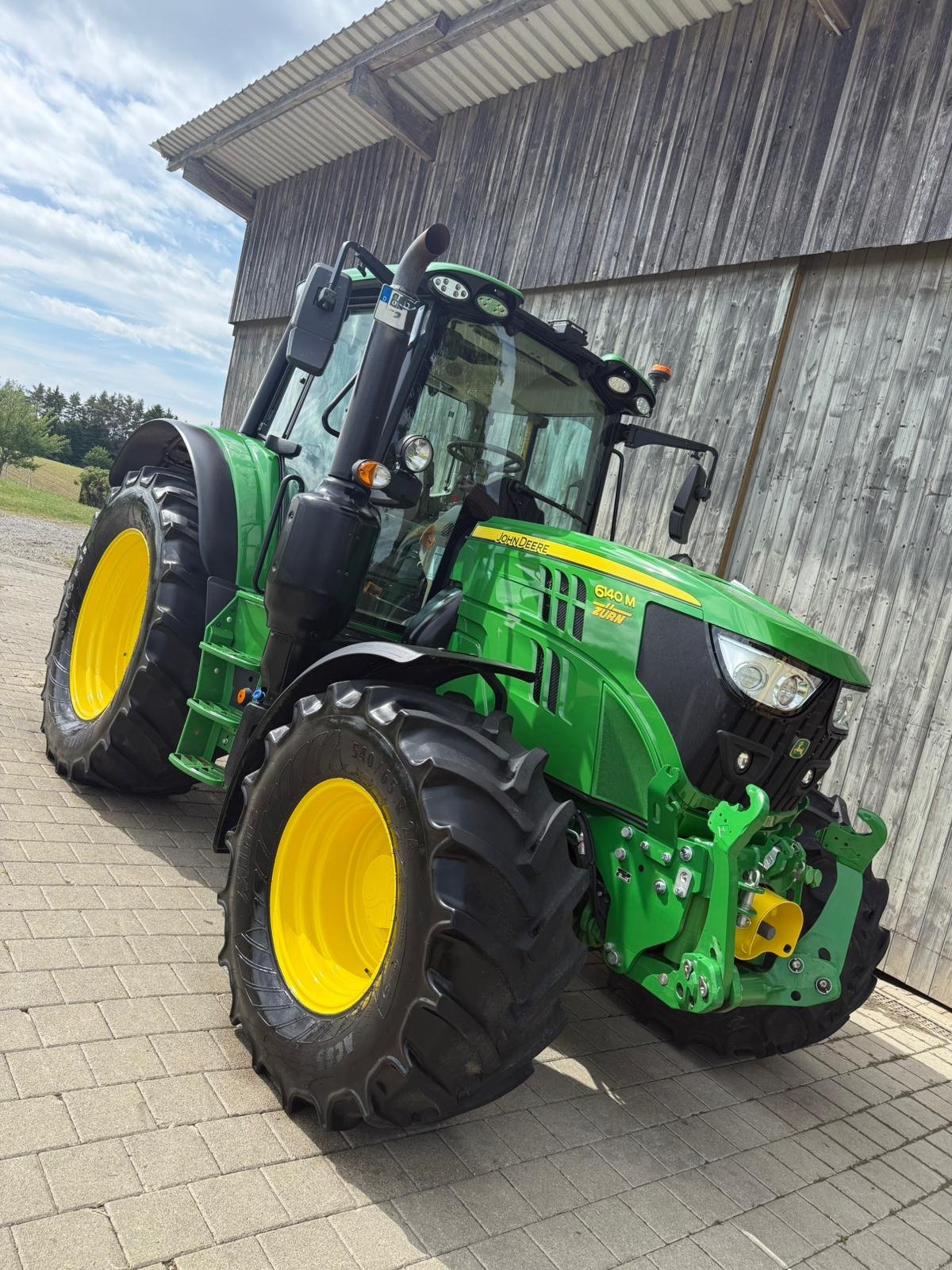 Traktor van het type John Deere 6140M, Gebrauchtmaschine in Herdwangen-Schönach (Foto 1)