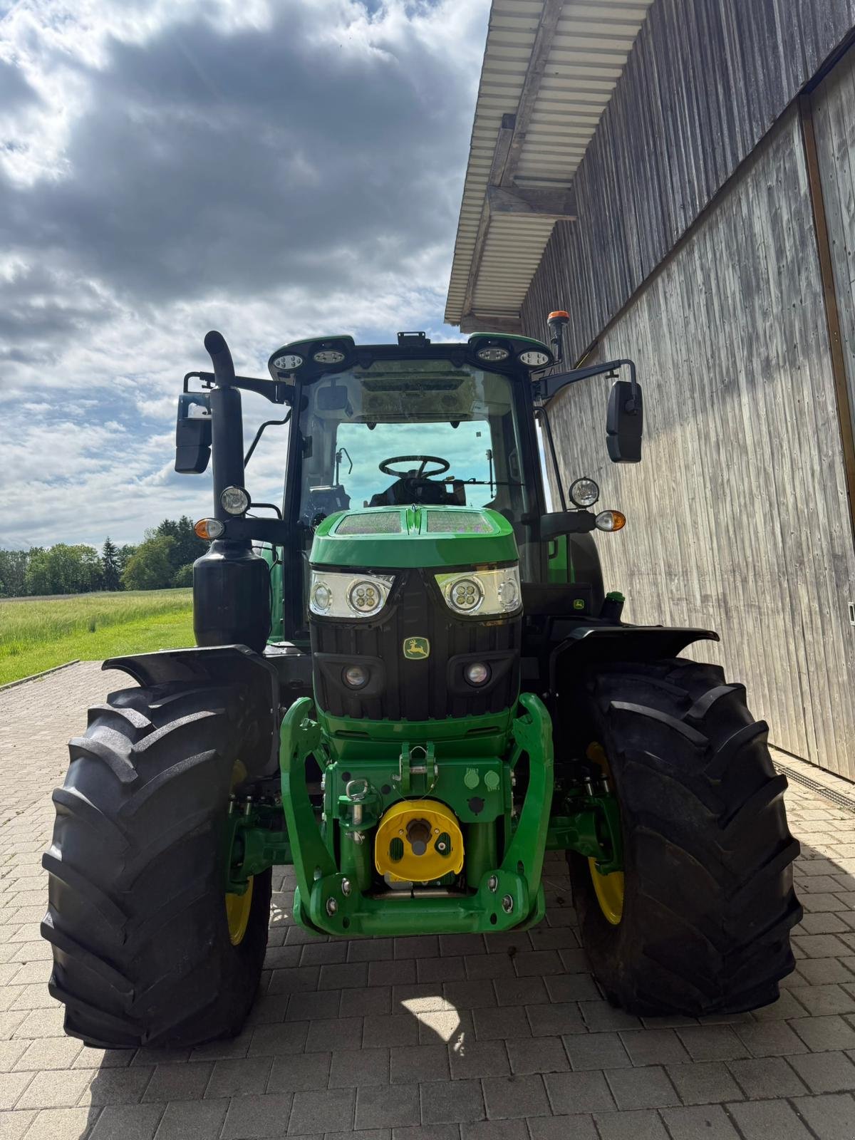 Traktor van het type John Deere 6140M, Gebrauchtmaschine in Herdwangen-Schönach (Foto 4)