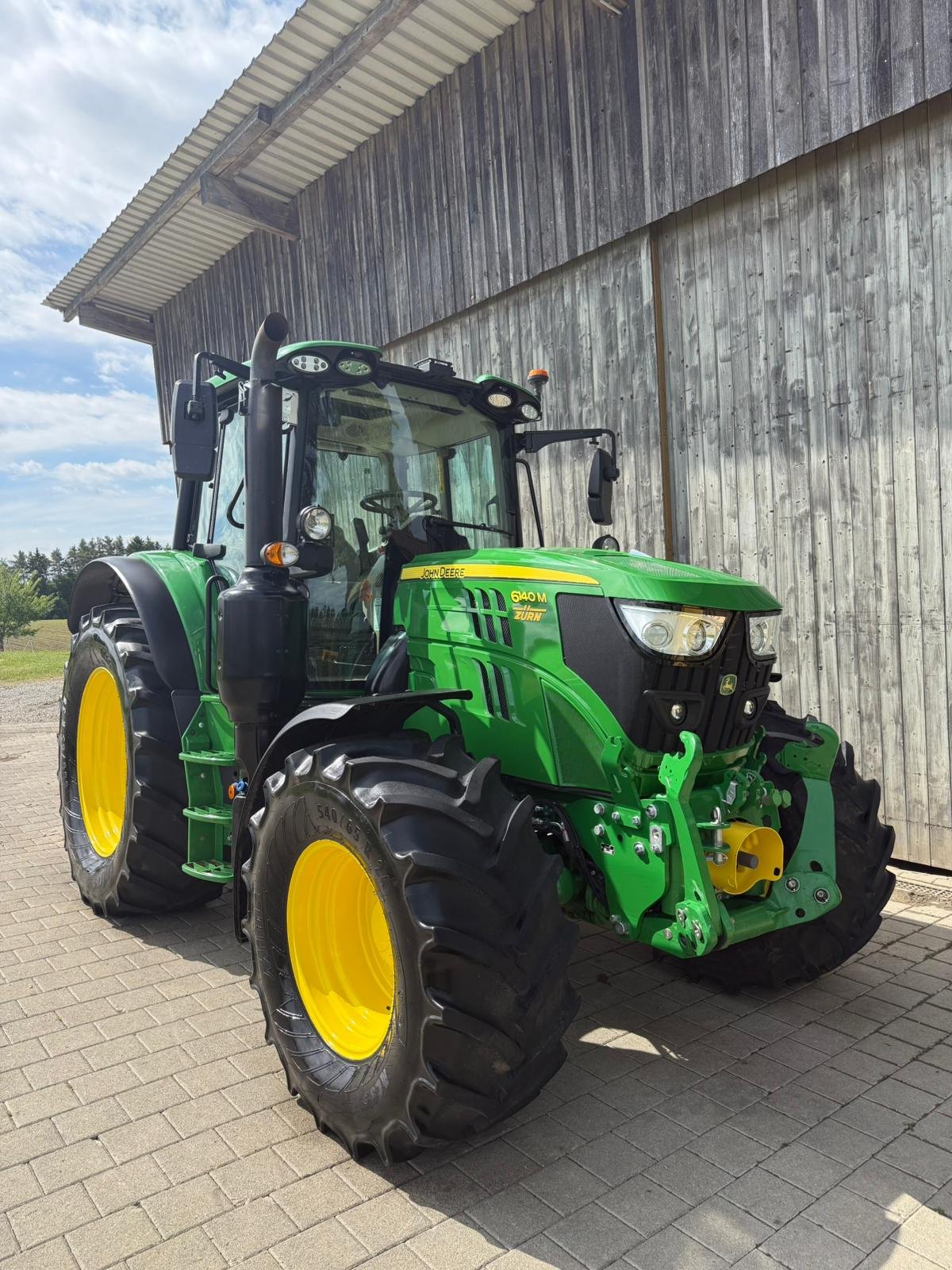 Traktor van het type John Deere 6140M, Gebrauchtmaschine in Herdwangen-Schönach (Foto 5)