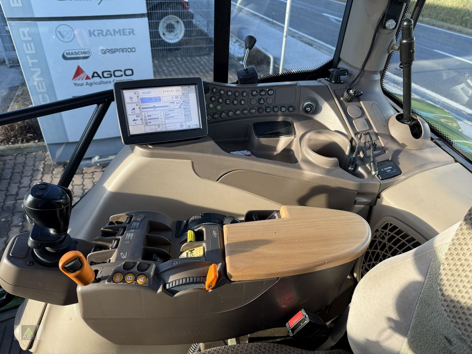 Traktor от тип John Deere 6140R, Gebrauchtmaschine в Markt Hartmannsdorf (Снимка 12)