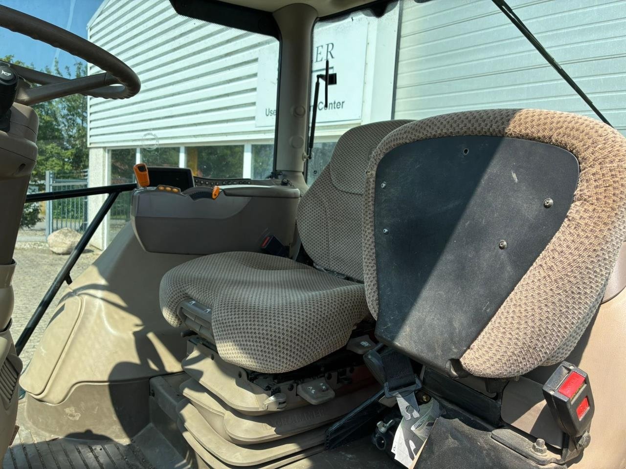 Traktor от тип John Deere 6140R, Gebrauchtmaschine в Trige (Снимка 9)