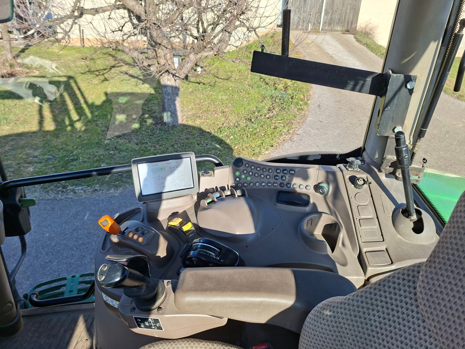 Traktor a típus John Deere 6140R, Gebrauchtmaschine ekkor: Hilpoltstein (Kép 11)