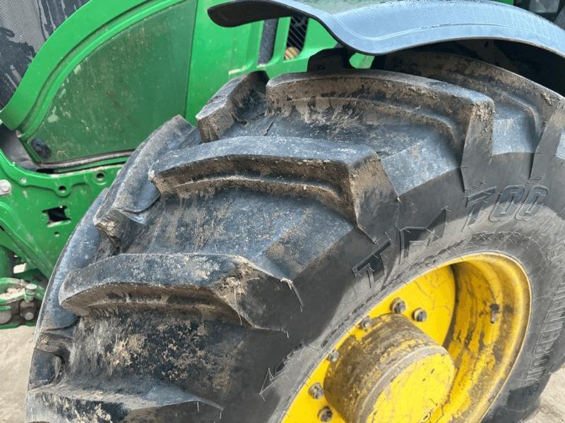 Traktor des Typs John Deere 6145M, Gebrauchtmaschine in ESCAUDOEUVRES (Bild 3)