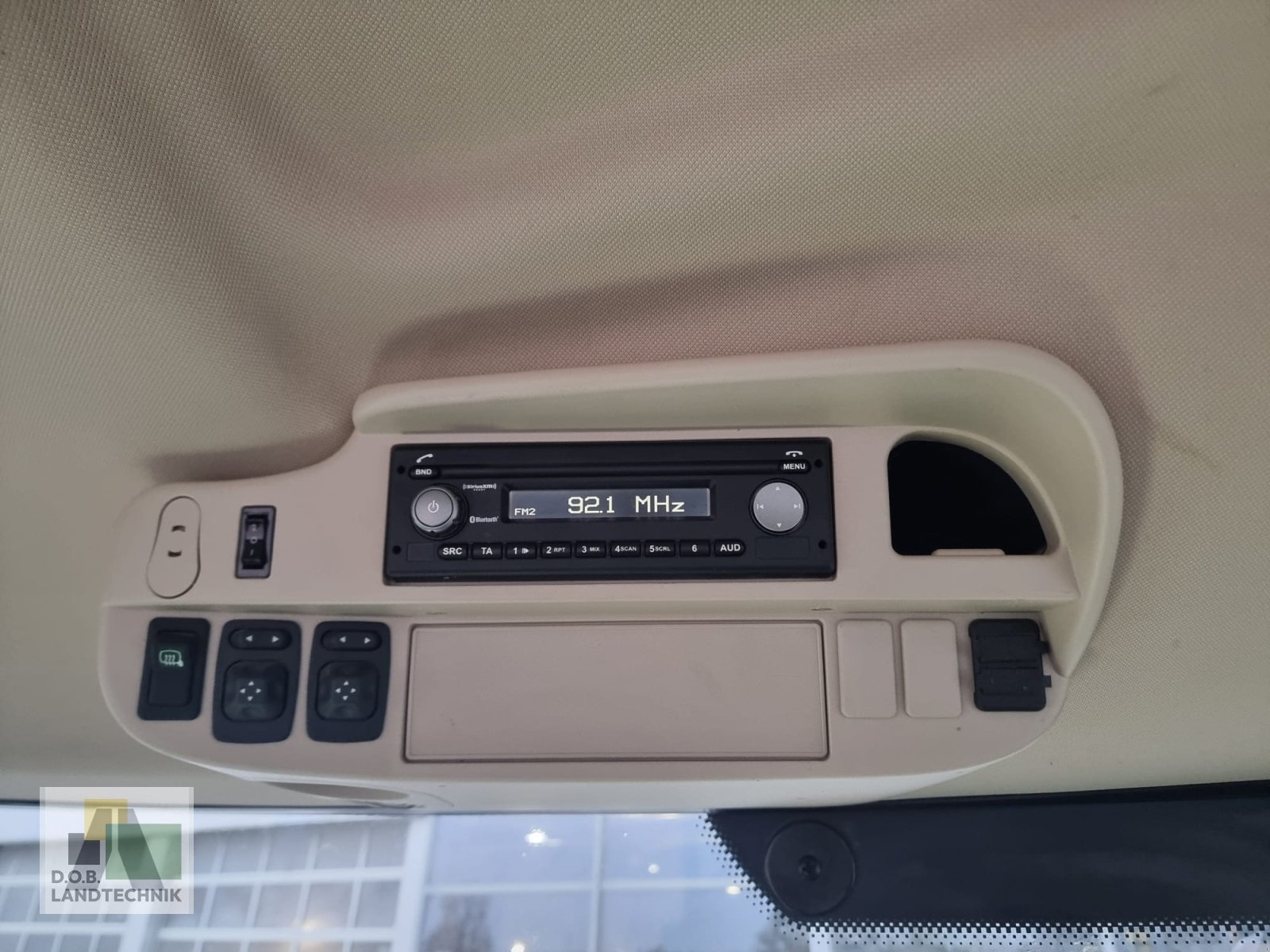 Traktor typu John Deere 6145R 6145 R mit Konsolen, Gebrauchtmaschine v Regensburg (Obrázek 7)