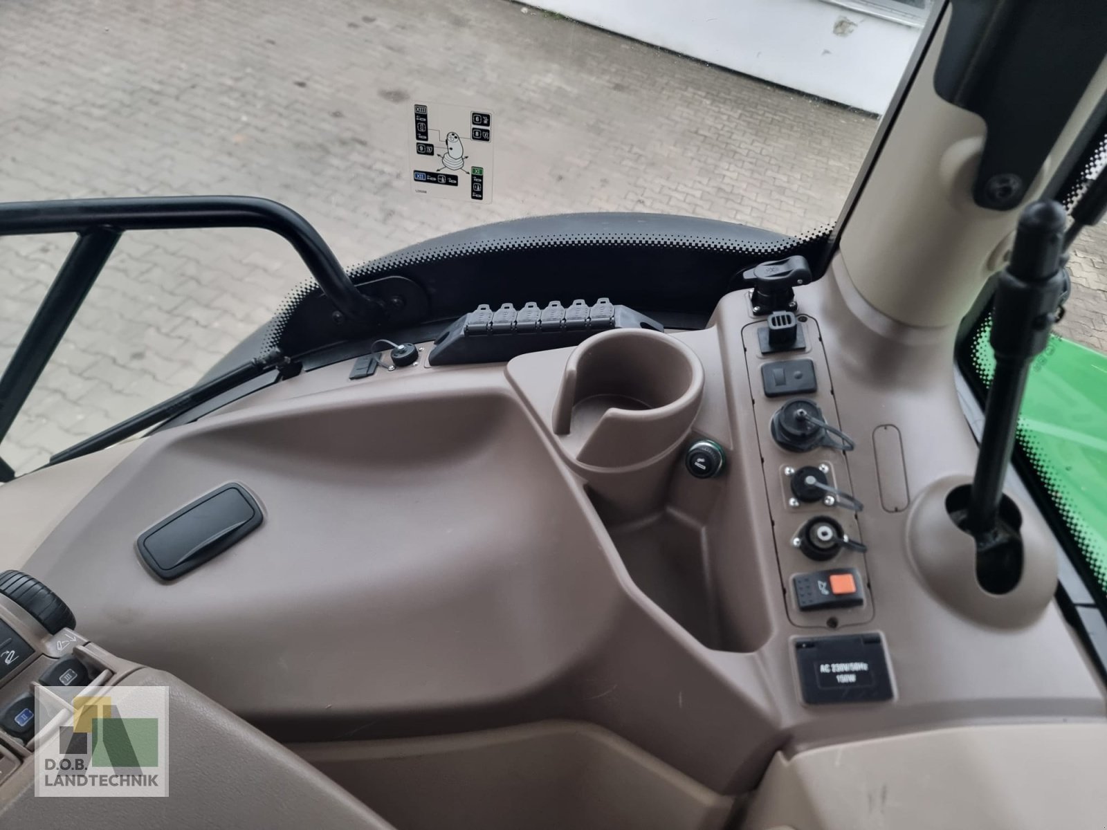 Traktor typu John Deere 6145R 6145 R mit Konsolen, Gebrauchtmaschine v Regensburg (Obrázek 11)