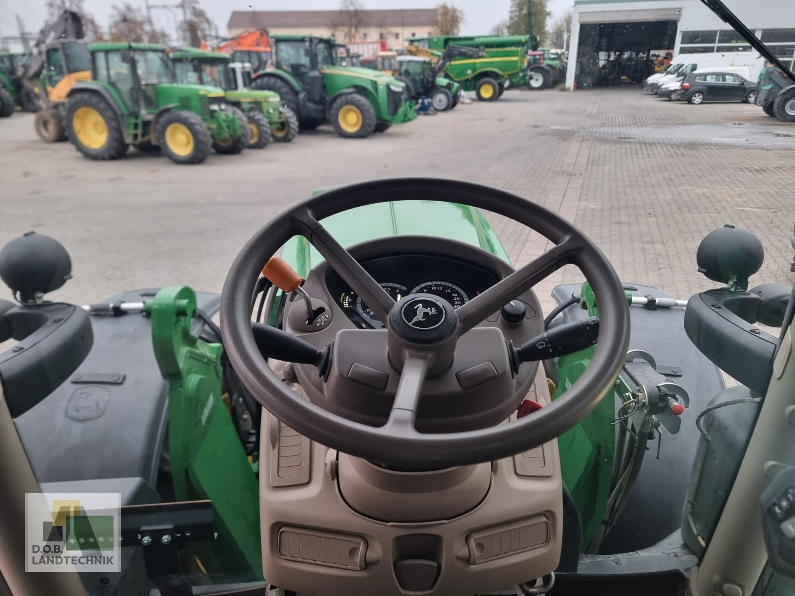 Traktor typu John Deere 6145R 6145 R mit Konsolen, Gebrauchtmaschine v Regensburg (Obrázek 12)