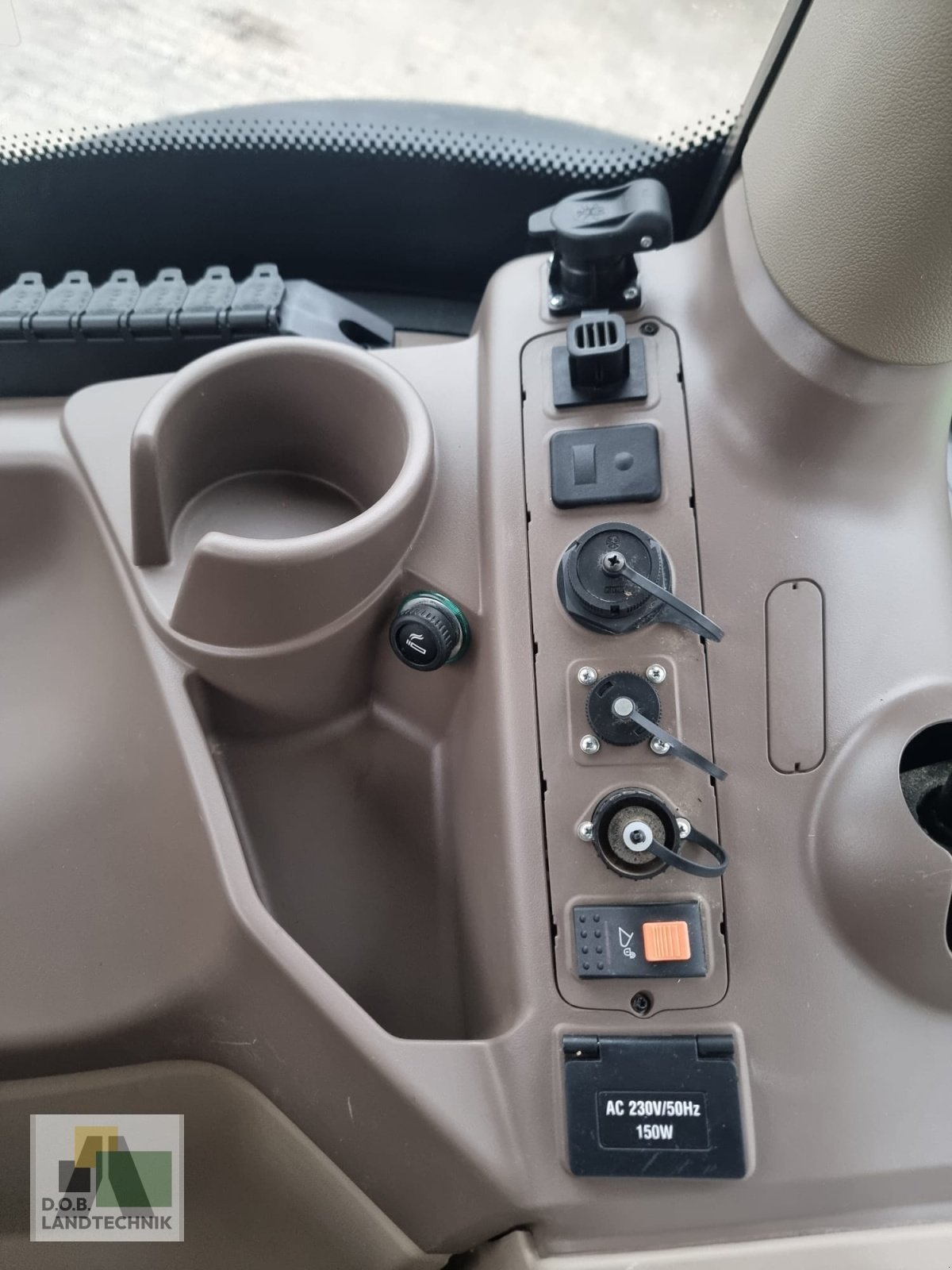 Traktor typu John Deere 6145R 6145 R mit Konsolen, Gebrauchtmaschine v Regensburg (Obrázek 13)