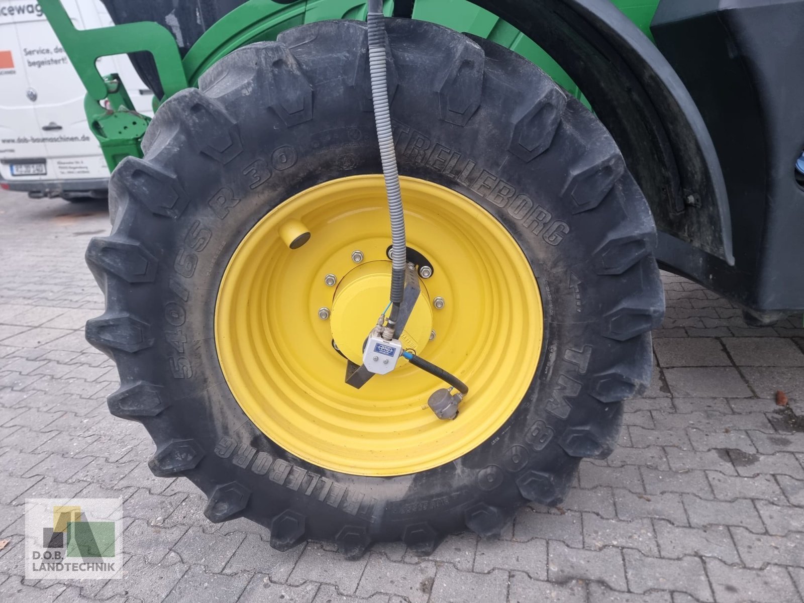 Traktor typu John Deere 6145R 6145 R mit Konsolen, Gebrauchtmaschine v Regensburg (Obrázek 26)