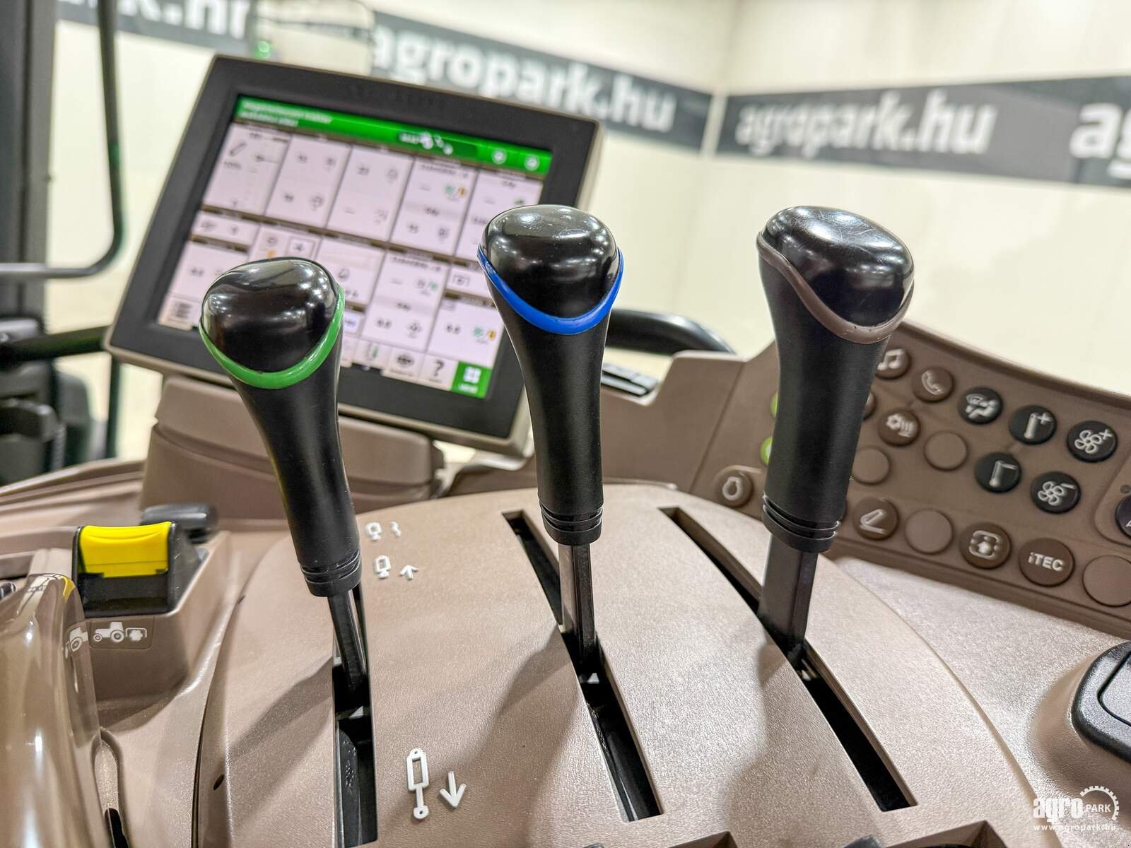 Traktor del tipo John Deere 6145R, Gebrauchtmaschine In Csengele (Immagine 23)