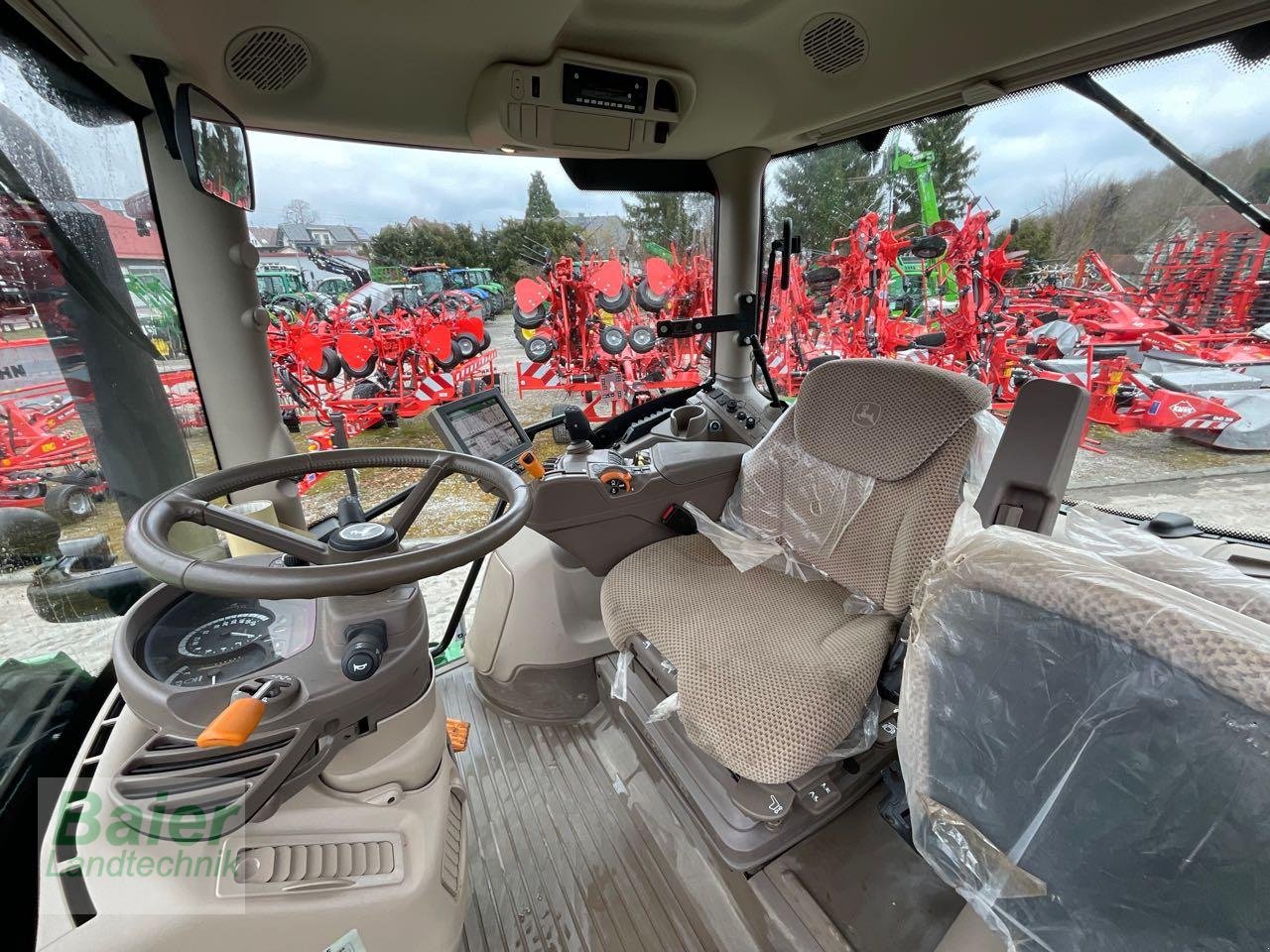 Traktor del tipo John Deere 6145R, Gebrauchtmaschine en OBERNDORF-HOCHMOESSINGEN (Imagen 5)