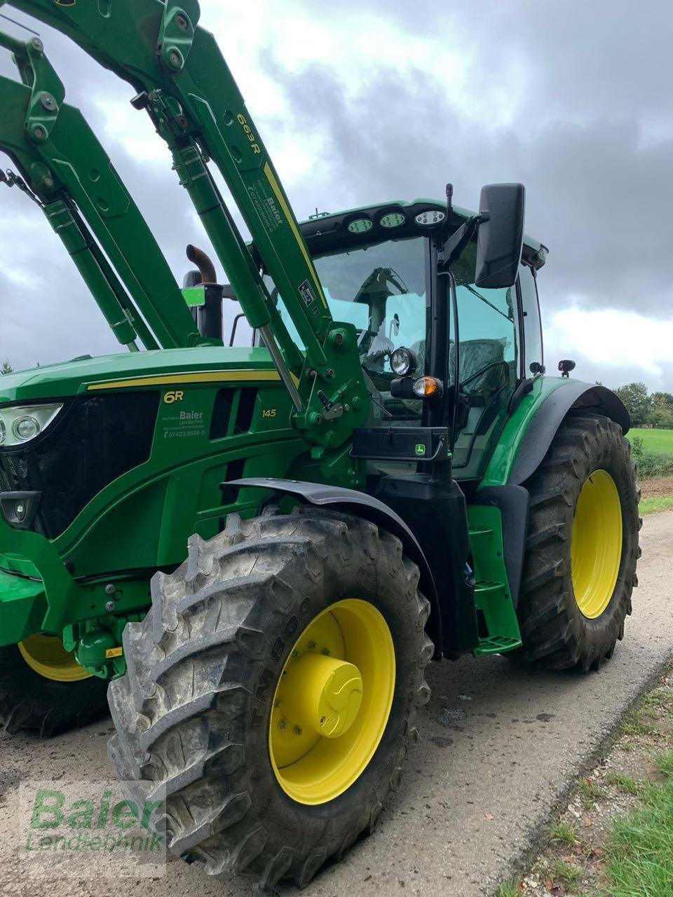 Traktor of the type John Deere 6145R, Gebrauchtmaschine in OBERNDORF-HOCHMOESSINGEN (Picture 1)