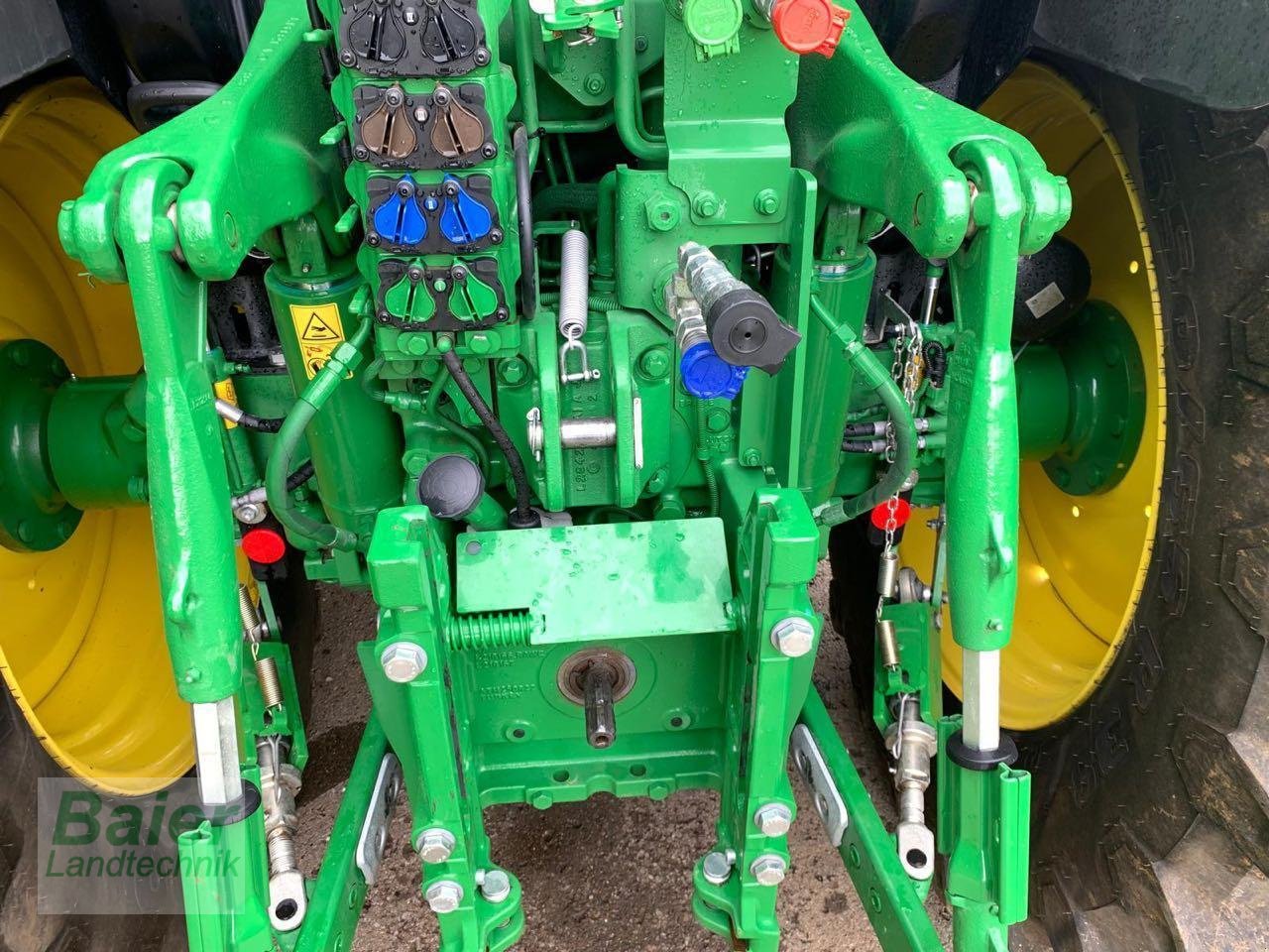 Traktor of the type John Deere 6145R, Gebrauchtmaschine in OBERNDORF-HOCHMOESSINGEN (Picture 3)