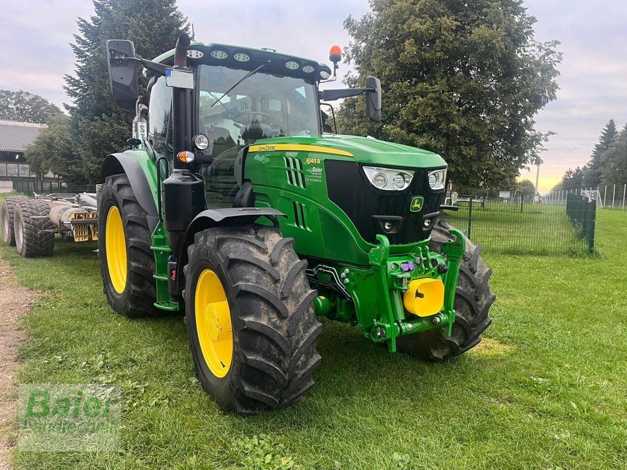 Traktor des Typs John Deere 6145R, Gebrauchtmaschine in OBERNDORF-HOCHMOESSINGEN (Bild 1)