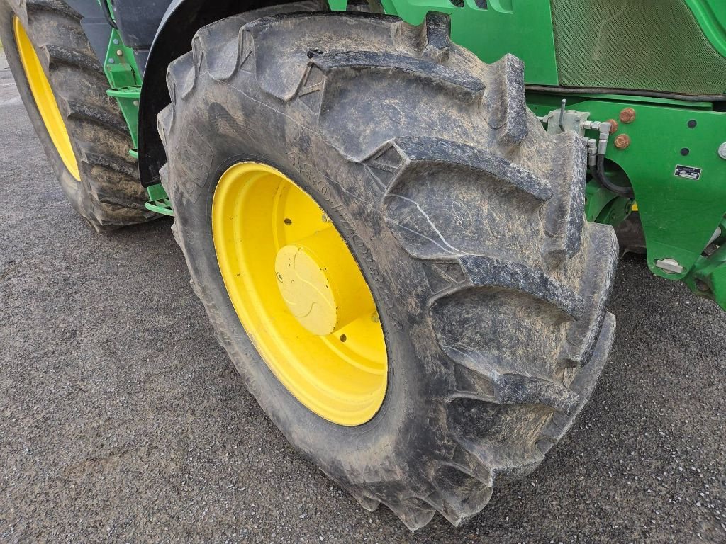 Traktor типа John Deere 6145R, Gebrauchtmaschine в ATHIS (Фотография 4)