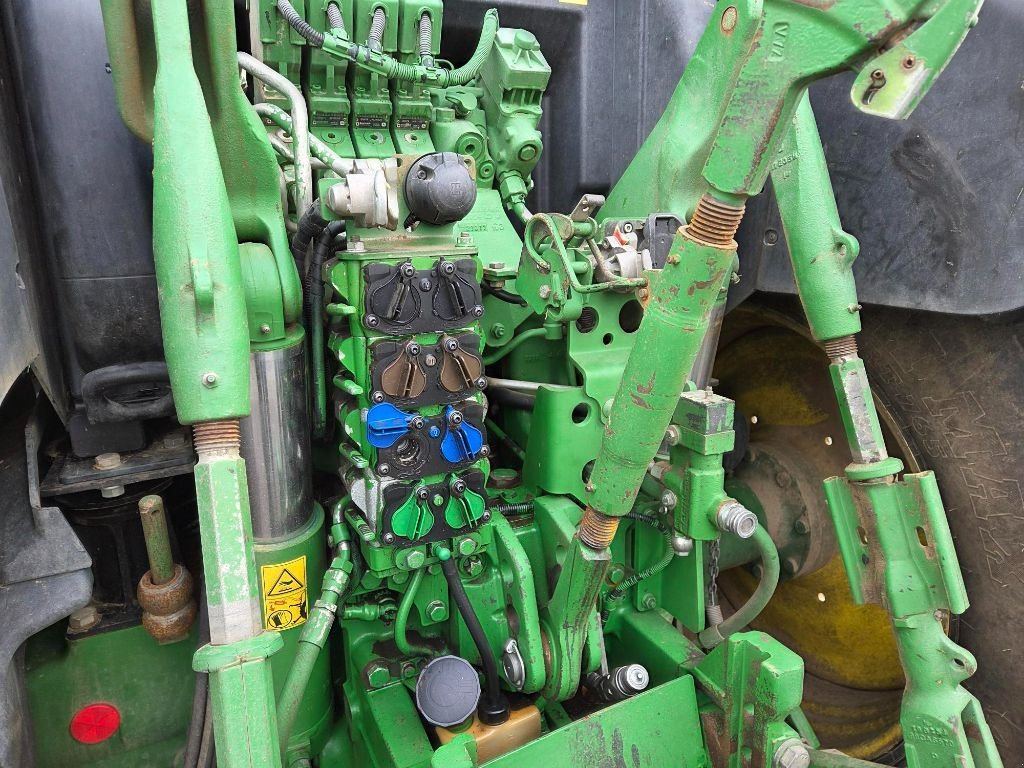 Traktor типа John Deere 6145R, Gebrauchtmaschine в ATHIS (Фотография 7)