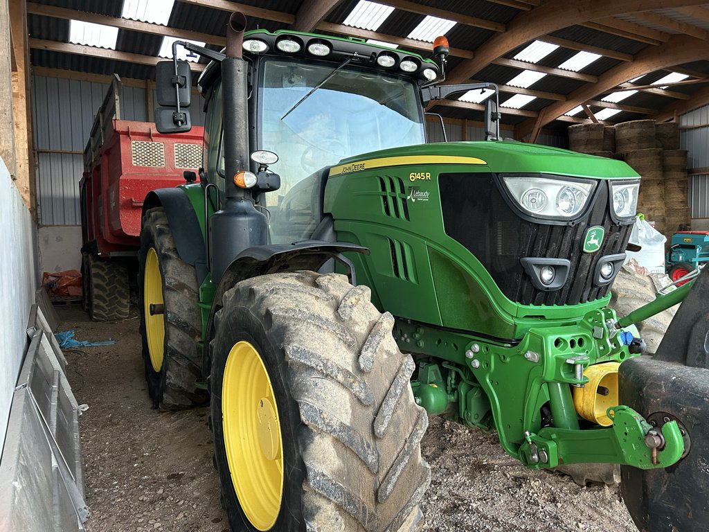 Traktor от тип John Deere 6145R, Gebrauchtmaschine в ATHIS (Снимка 3)