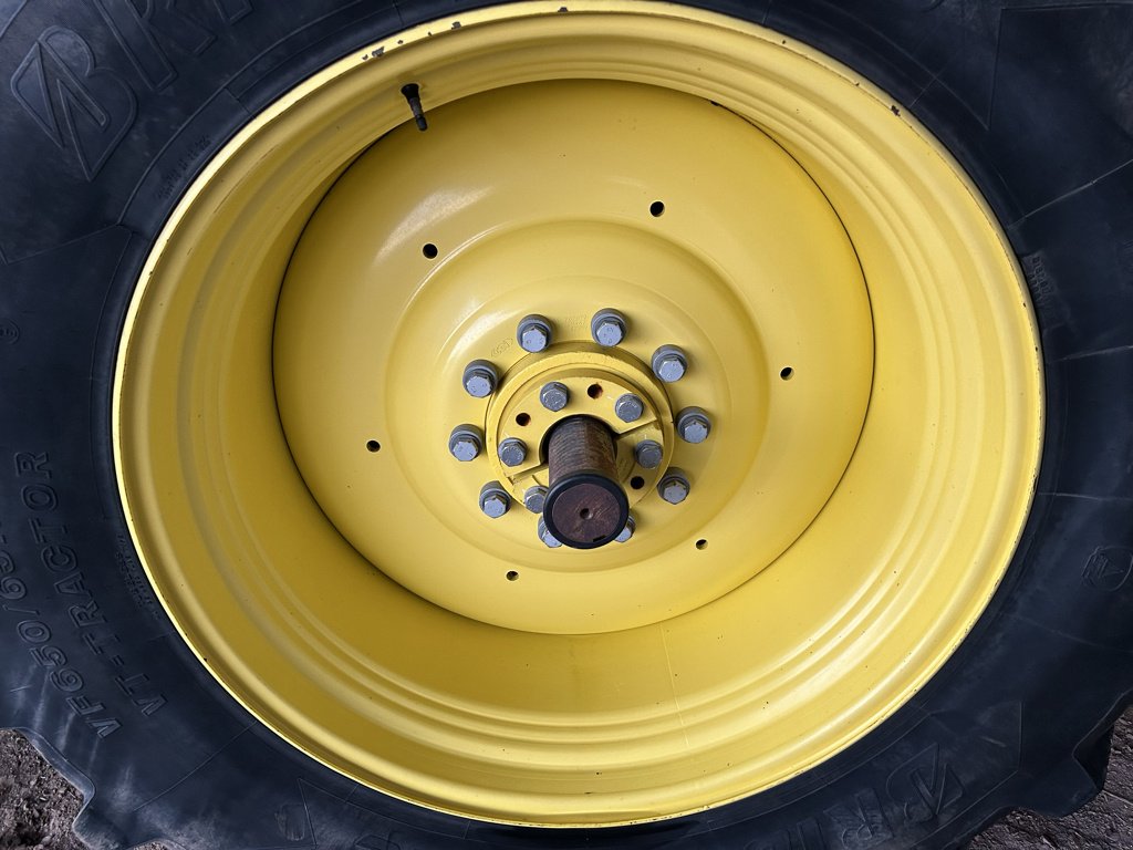 Traktor от тип John Deere 6145R, Gebrauchtmaschine в ATHIS (Снимка 7)