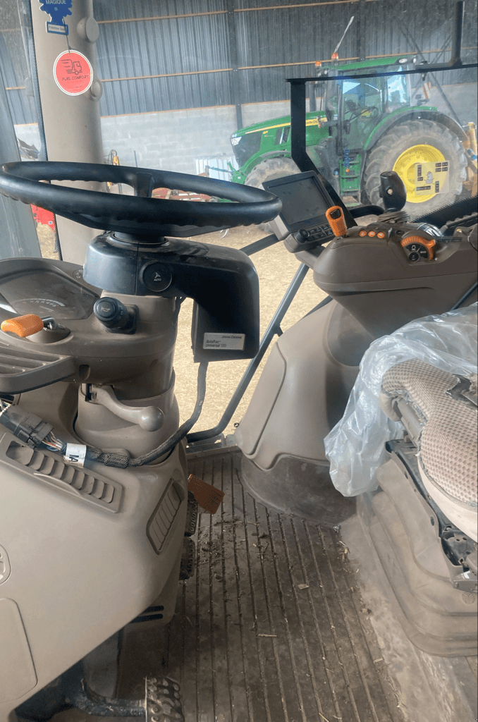 Traktor des Typs John Deere 6145R, Gebrauchtmaschine in TREMEUR (Bild 8)