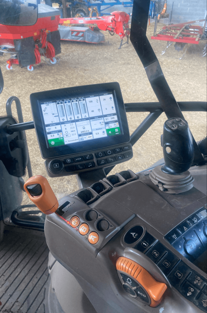 Traktor des Typs John Deere 6145R, Gebrauchtmaschine in TREMEUR (Bild 5)