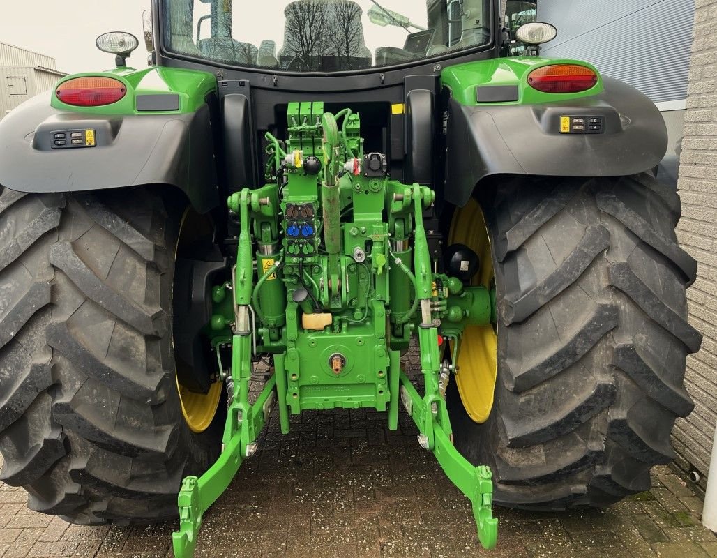 Traktor des Typs John Deere 6145R, Gebrauchtmaschine in Staphorst (Bild 4)