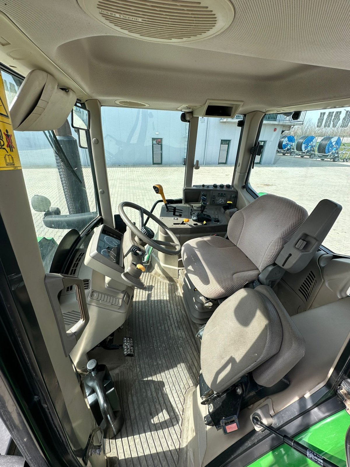 Traktor типа John Deere 6150M, Gebrauchtmaschine в Orţişoara (Фотография 7)