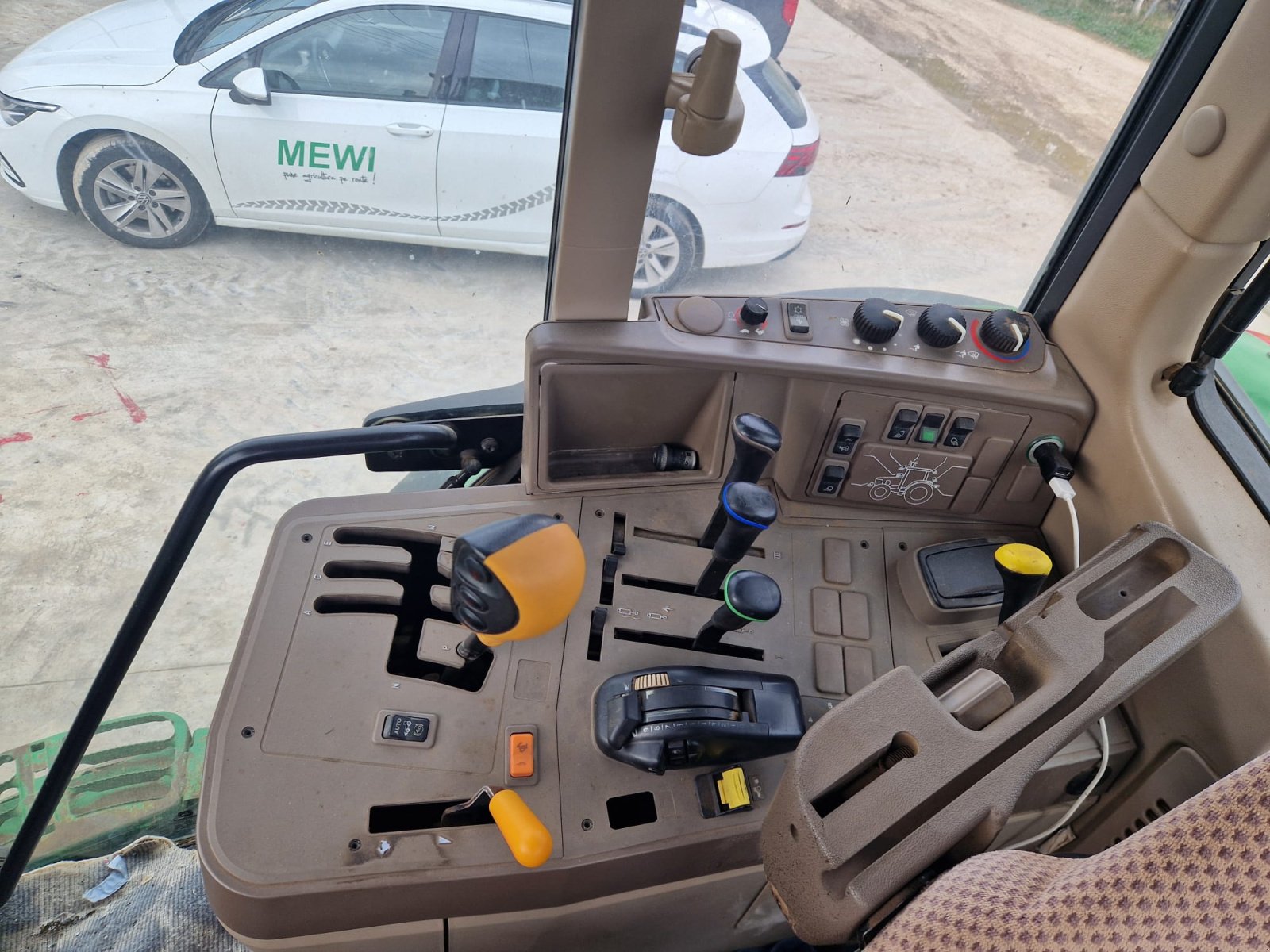Traktor типа John Deere 6150M, Gebrauchtmaschine в Orţişoara (Фотография 8)