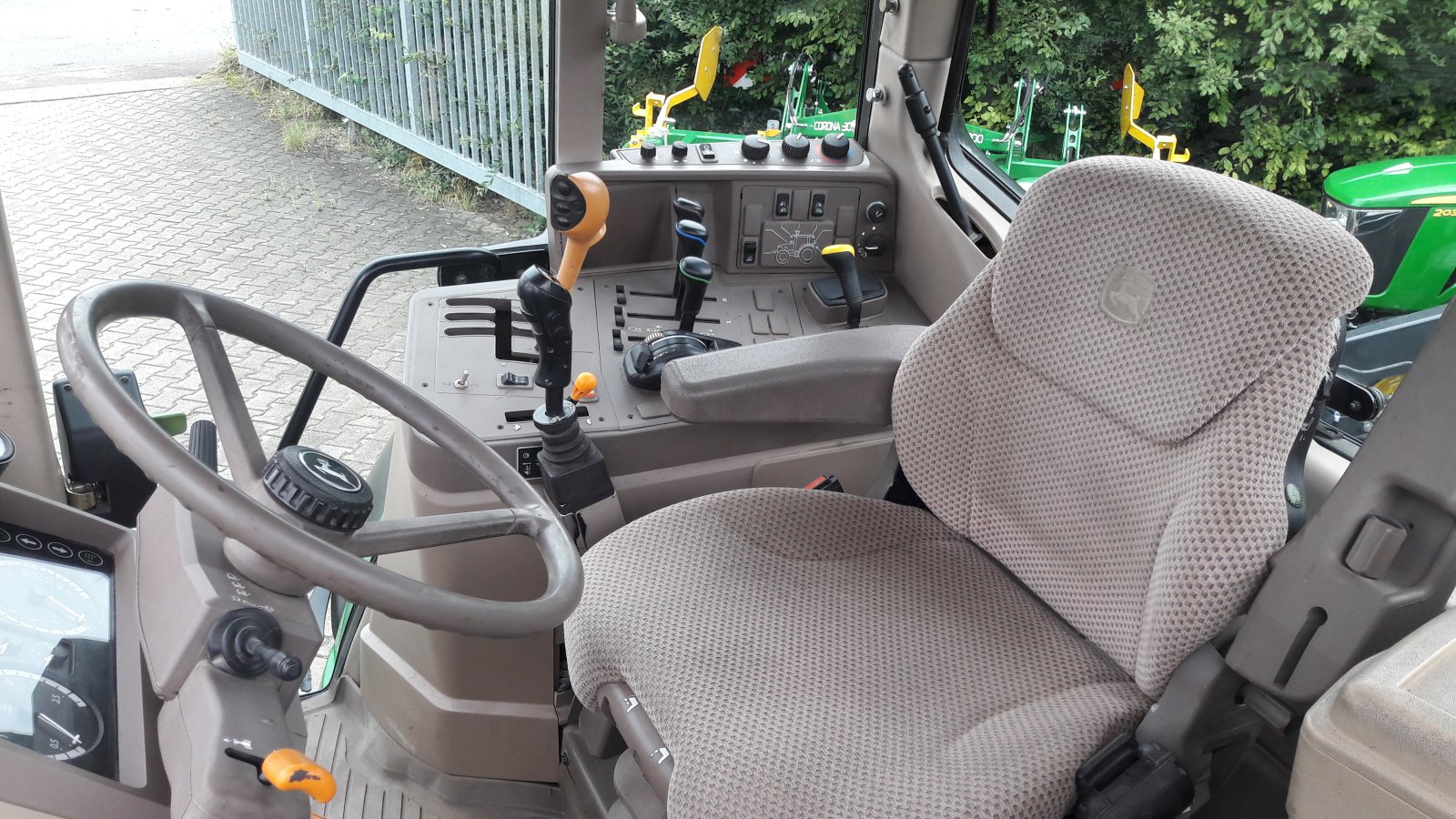 Traktor des Typs John Deere 6150M, Gebrauchtmaschine in Aislingen (Bild 4)