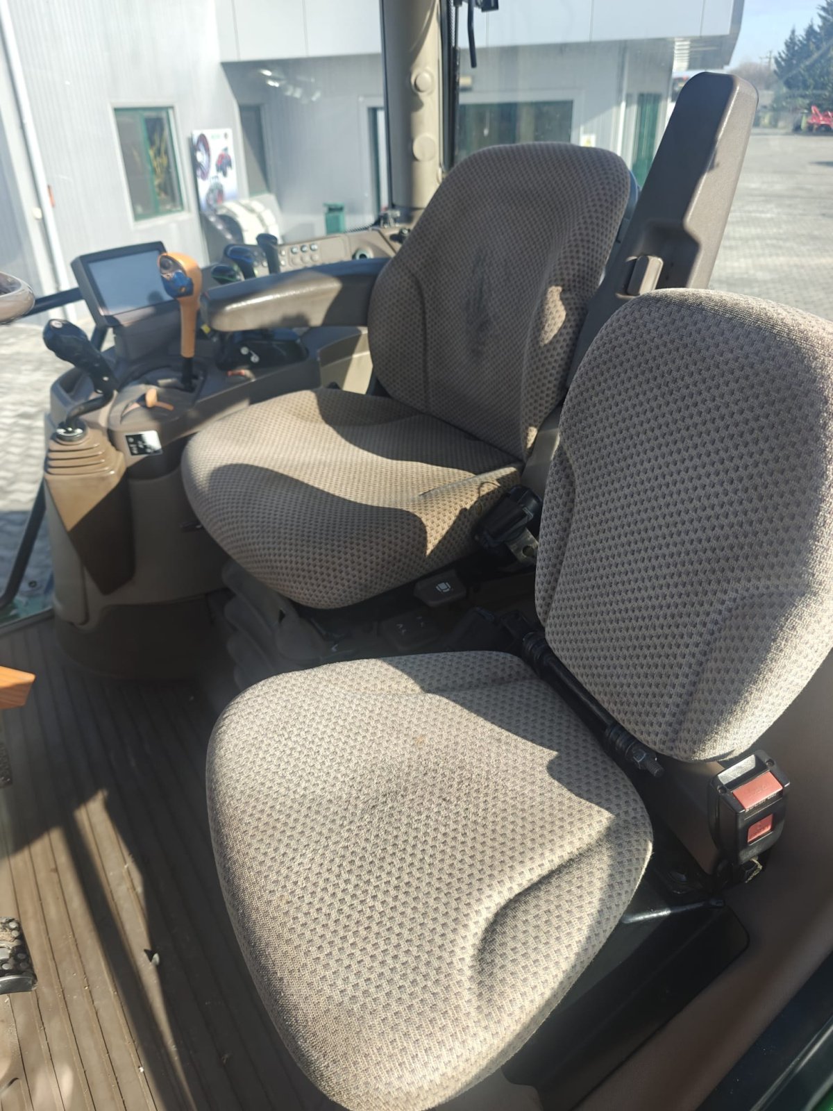 Traktor типа John Deere 6150R, Gebrauchtmaschine в Orţişoara (Фотография 7)