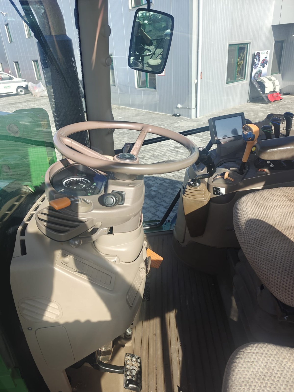 Traktor типа John Deere 6150R, Gebrauchtmaschine в Orţişoara (Фотография 8)