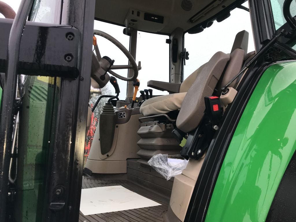 Traktor типа John Deere 6155 M AUTOQUAD ECO SHIFT, Gebrauchtmaschine в UZERCHE (Фотография 8)