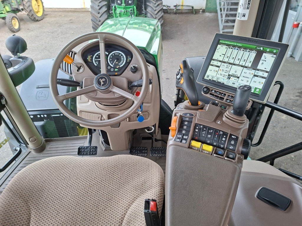 Traktor типа John Deere 6155 R, Ausstellungsmaschine в Schwarzhäusern (Фотография 8)